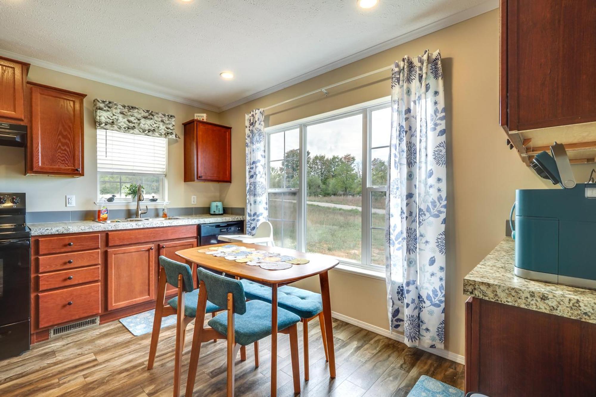 Family Home In Rapid City About 4 Mi To Torch Lake! 외부 사진