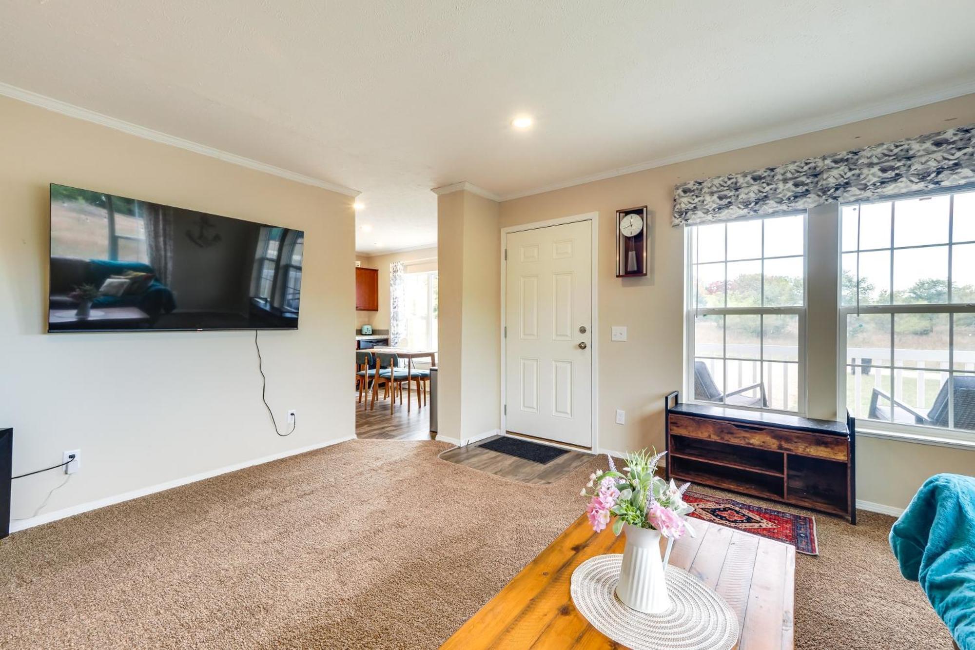 Family Home In Rapid City About 4 Mi To Torch Lake! 외부 사진